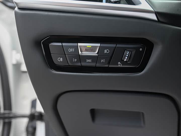 BMW M3 2024 2024款 M3四门轿车 M xDrive 雷霆版