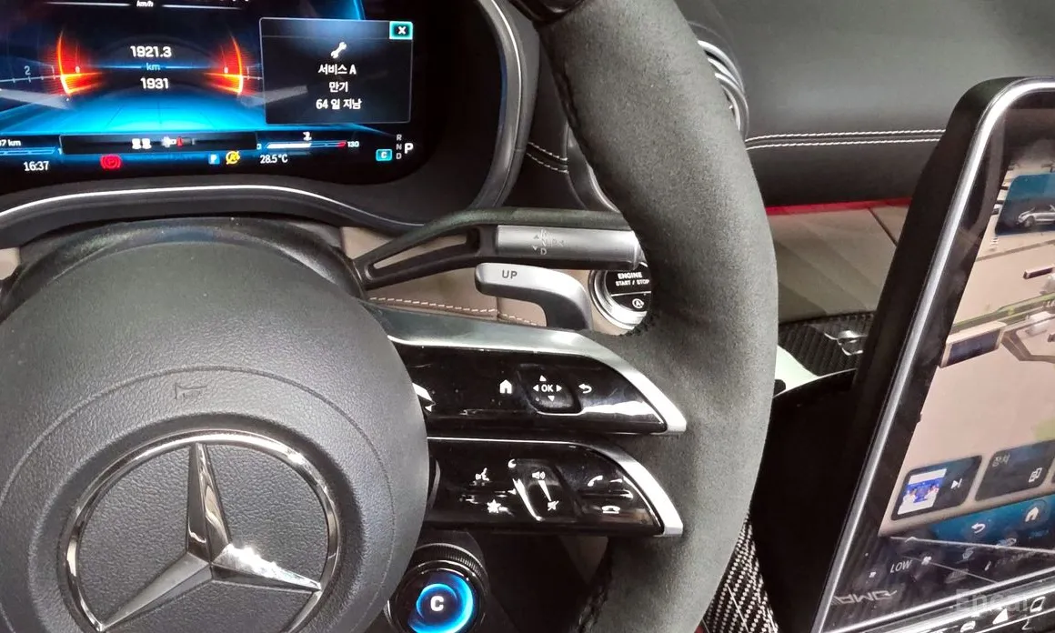 Mercedes-Benz SL-Class 2023 AMG SL63 4MATIC+ Performance