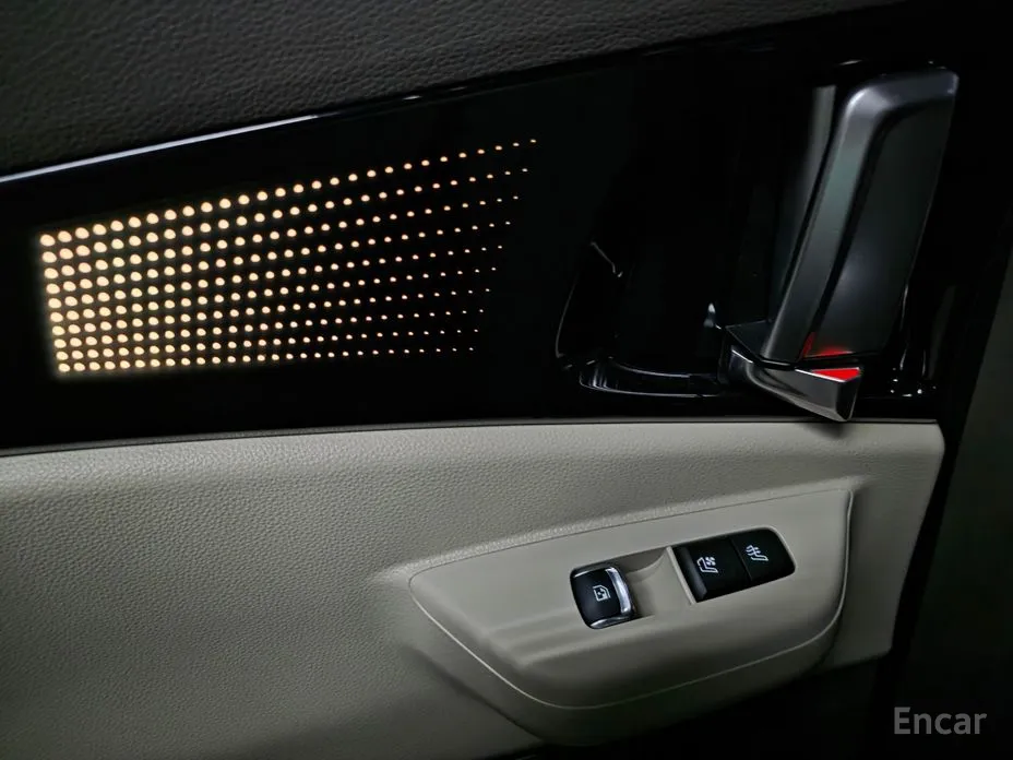 Kia Carnival 2023 HEV 9-Seater Hi-Limousine (Special vehicle)