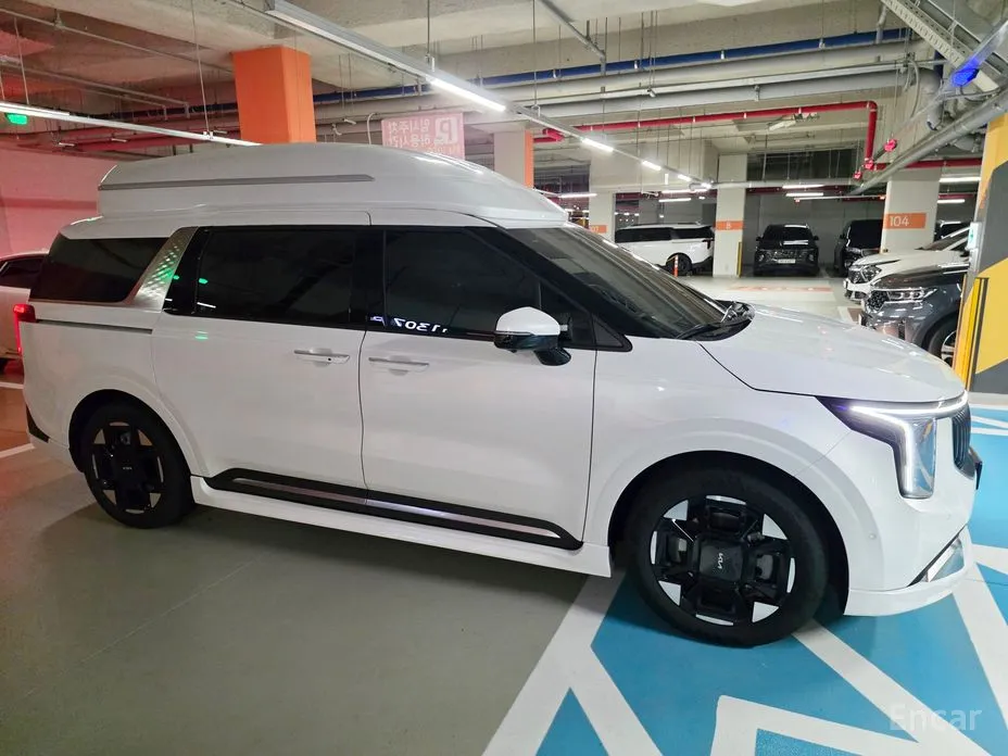 Kia Carnival 2023 HEV 9-Seater Hi-Limousine (Special vehicle)