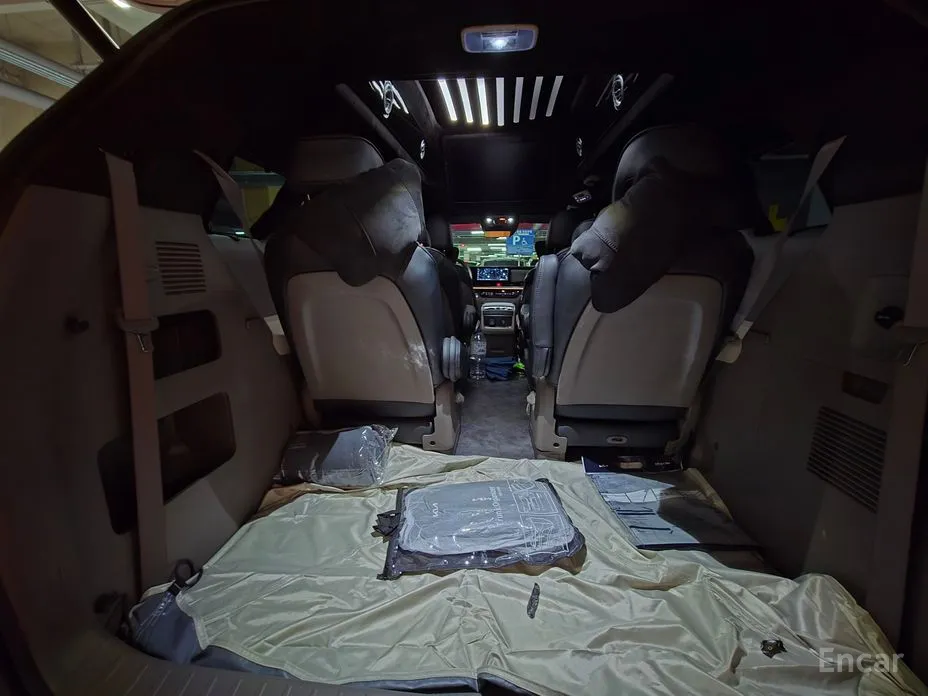 Kia Carnival 2023 HEV 9-Seater Hi-Limousine (Special vehicle)