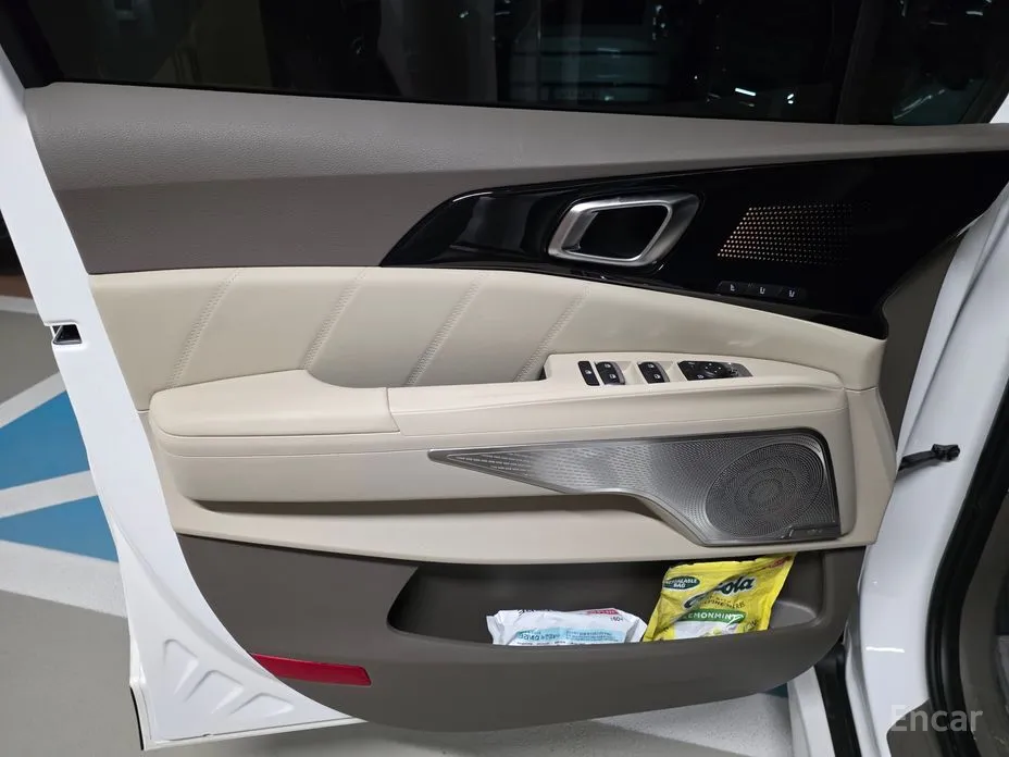 Kia Carnival 2023 HEV 9-Seater Hi-Limousine (Special vehicle)