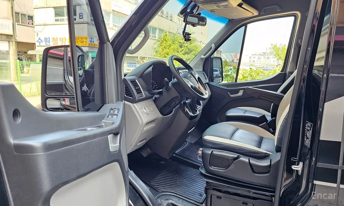 Hyundai Solati 2015 15-seater