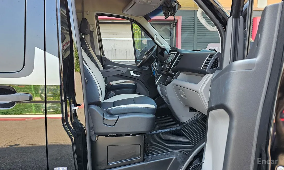 Hyundai Solati 2015 15-seater