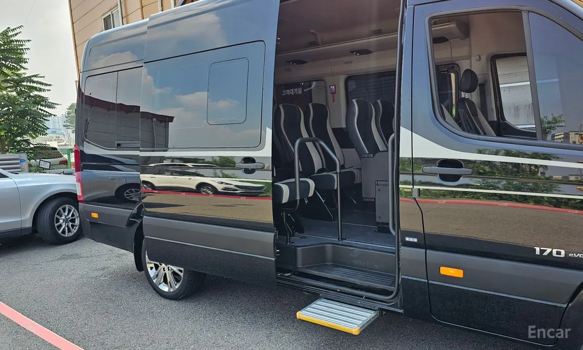 Hyundai Solati 2015 15-seater