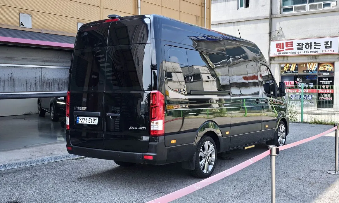 Hyundai Solati 2015 15-seater