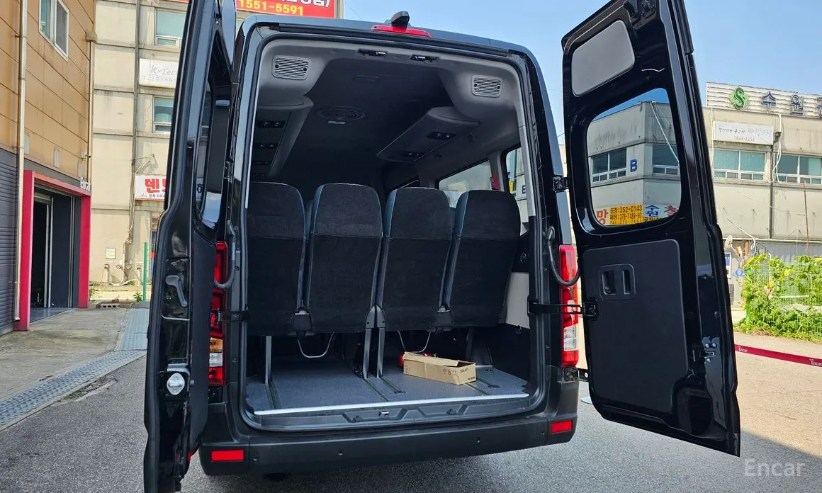 Hyundai Solati 2015 15-seater