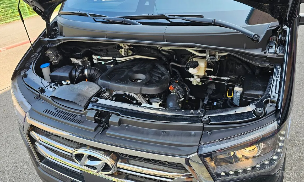 Hyundai Solati 2015 15-seater