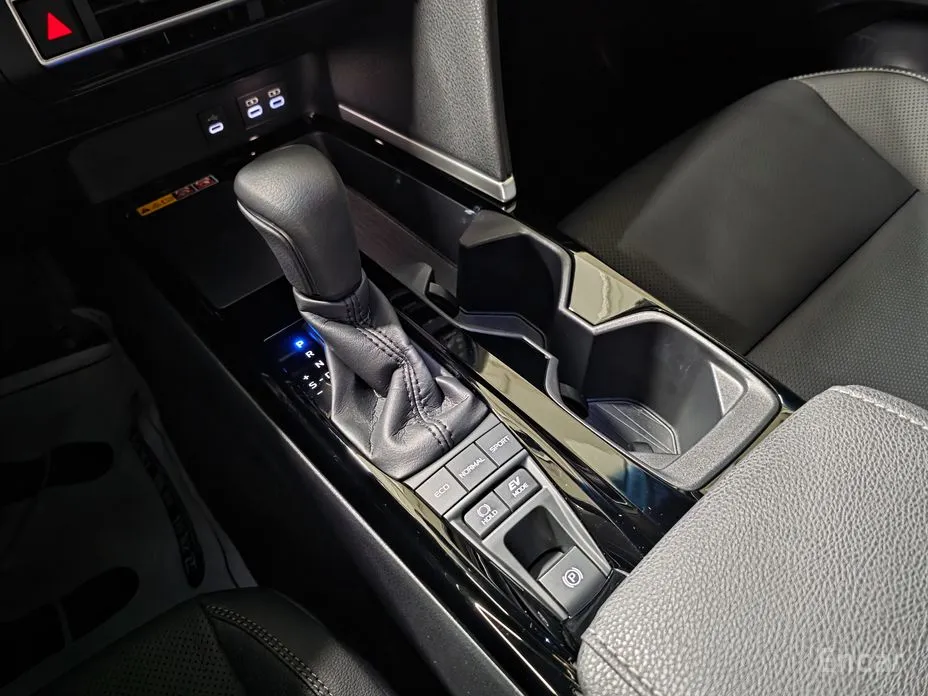 Toyota Camry 2024 2.5 XLE Hybrid