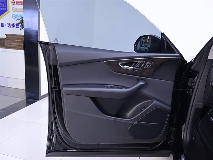 Audi Q8 2022 2022款 55 TFSI 豪华动感型