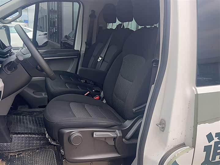 Maxus V70 2023 2023款 2.0T 精英版 手动短轴低顶 5/6座（125Ps）