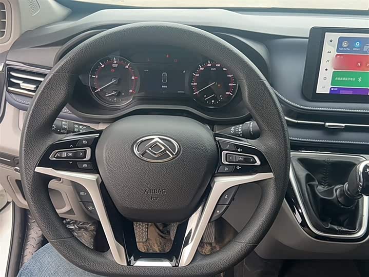 Maxus V70 2023 2023款 2.0T 精英版 手动短轴低顶 5/6座（125Ps）