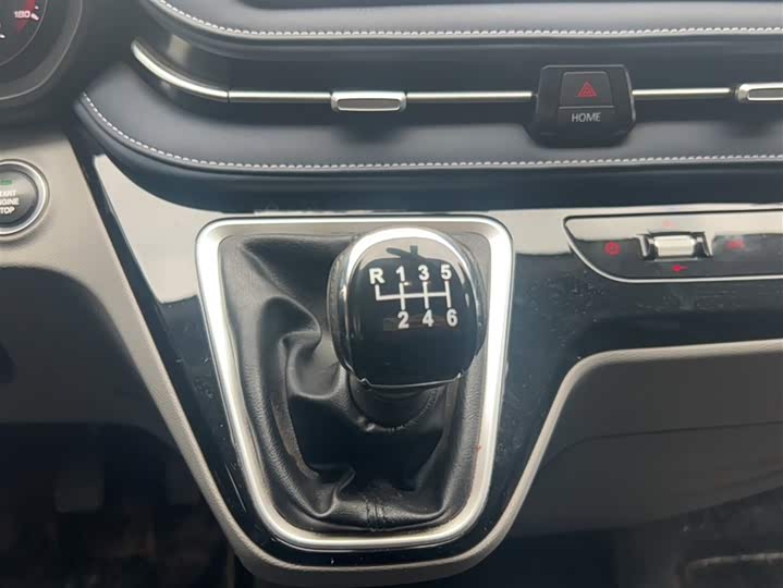 Maxus V70 2023 2023款 2.0T 精英版 手动短轴低顶 5/6座（125Ps）