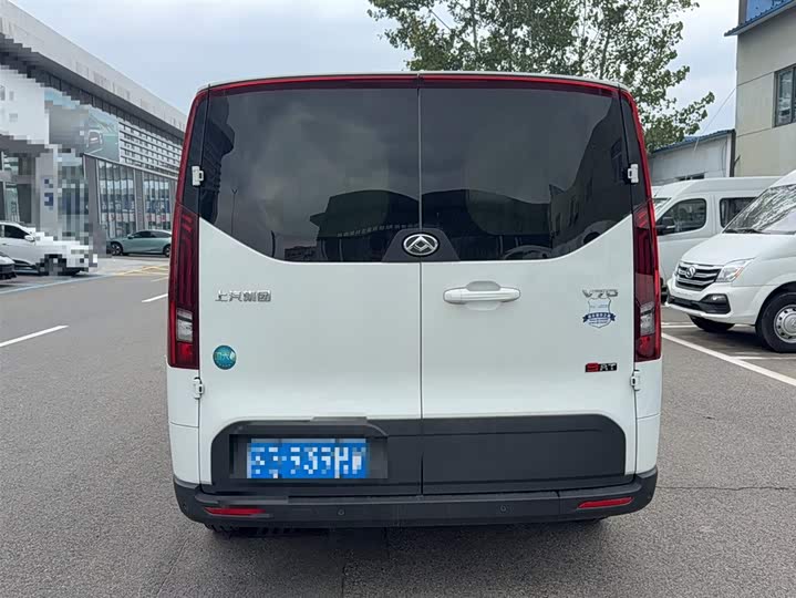 Maxus V70 2023 2023款 2.0T 精英版 自动短轴低顶 5/6座