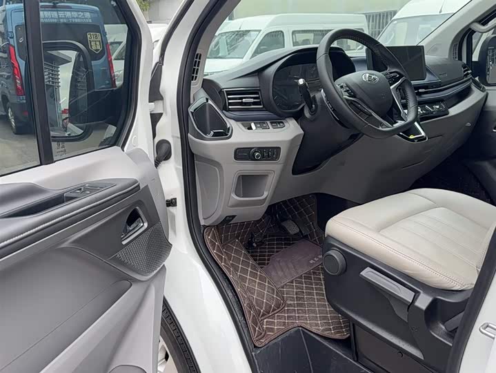 Maxus V70 2023 2023款 2.0T 精英版 自动短轴低顶 5/6座