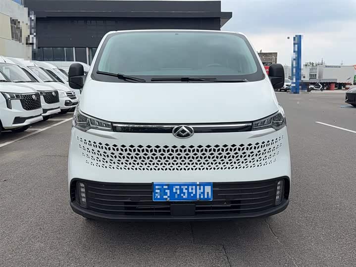 Maxus V70 2023 2023款 2.0T 精英版 自动短轴低顶 5/6座