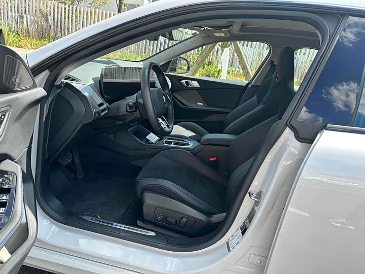 BMW 2 Series 2025 2025款 225L M运动曜夜套装