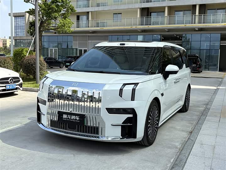 Zeekr 009 2024 2024款 七座过道版四驱 140kWh