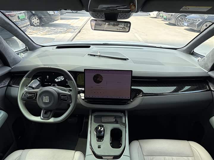 Zeekr 009 2024 2024款 七座过道版四驱 140kWh