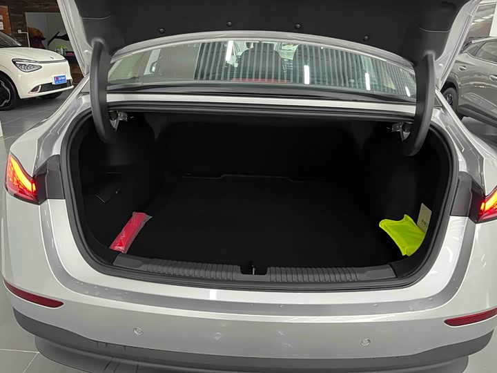 Roewe D7 2025 2025款 DMH 125km 世界冠军版