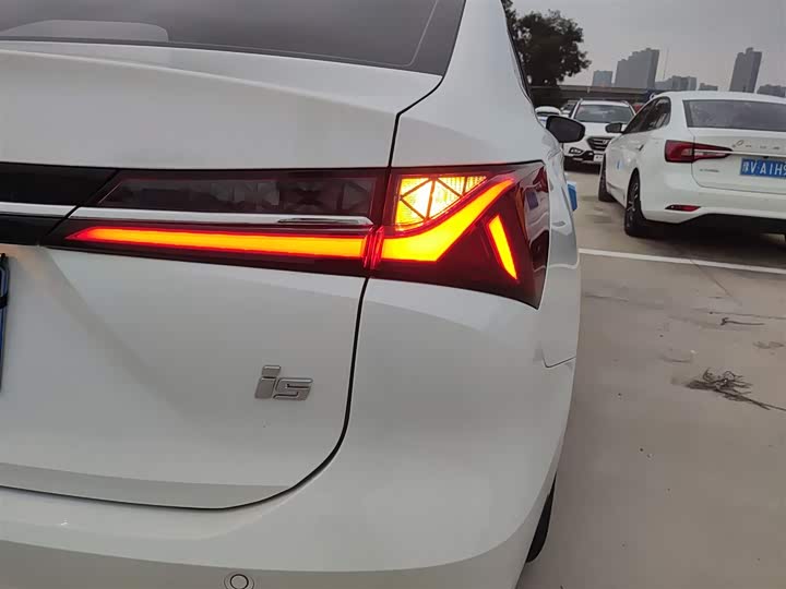 Roewe i5 2023 2023款 1.5L CVT豪华版