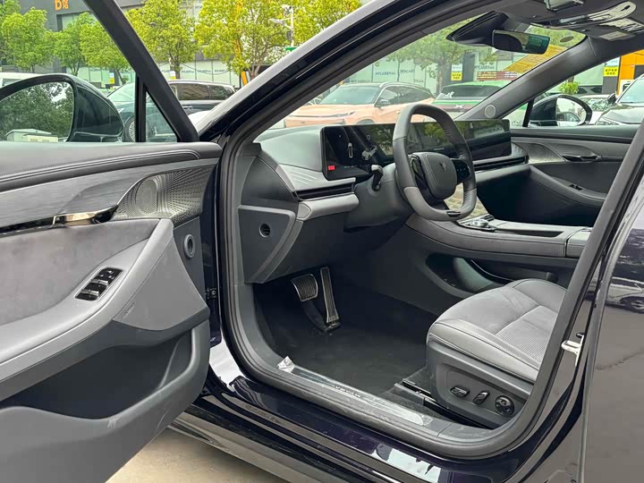 Voyah Passion 2024 2024款 PHEV 四驱超长续航旗舰版