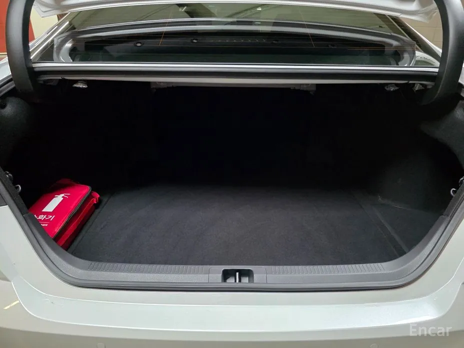 Toyota Camry 2024 2.5 XLE Hybrid