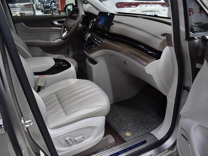 Roewe iMax 8 2023 2023款 400TGI 越享版