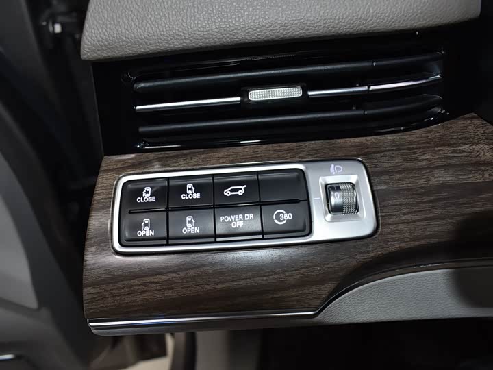 Roewe iMax 8 2023 2023款 400TGI 越享版