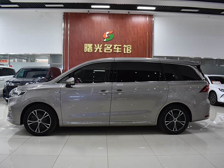 Roewe iMax 8 2023 2023款 400TGI 越享版