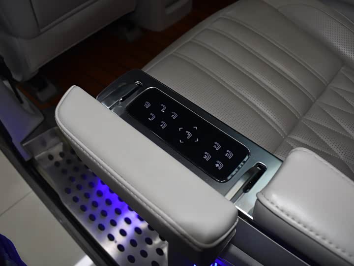 Roewe iMax 8 2023 2023款 400TGI 越享版