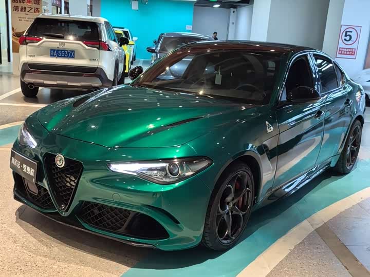 Alfa Romeo Giulia 2022 2022款 2.9T 四叶草版