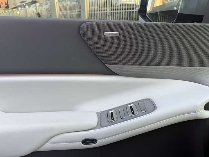 XPeng X9 2025 2025款 纯电 650长续航 Max