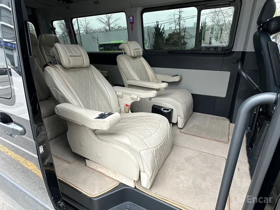 Hyundai Solati 2015 15-seater