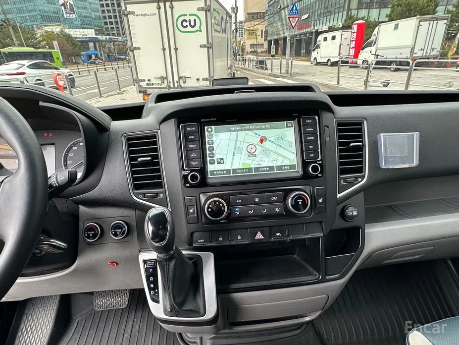 Hyundai Solati 2015 15-seater