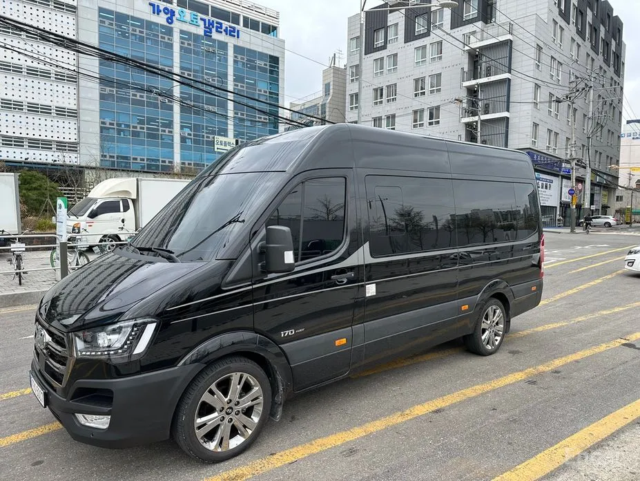 Hyundai Solati 2015 15-seater