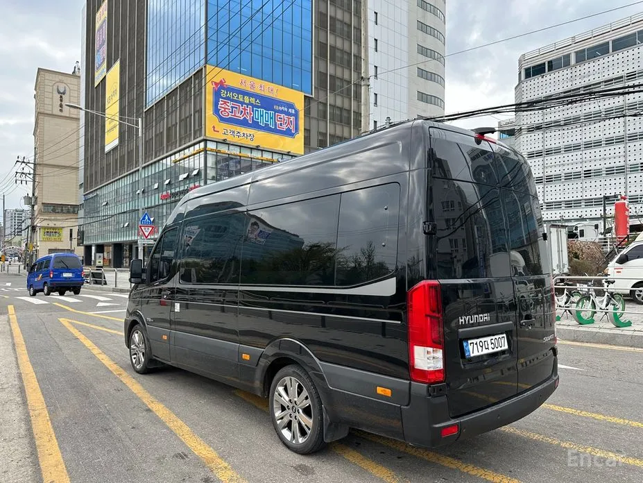 Hyundai Solati 2015 15-seater