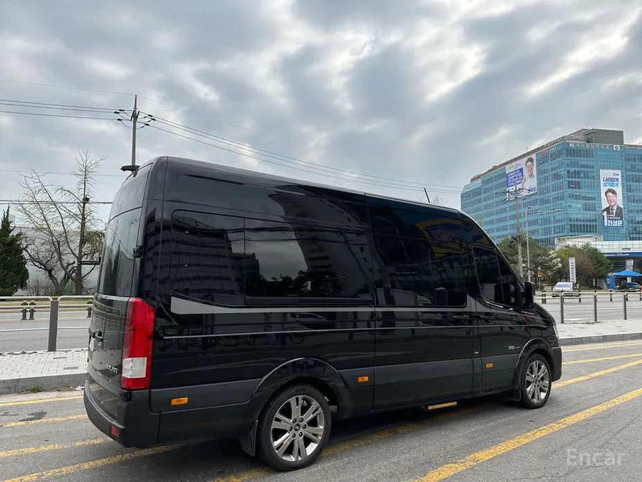 Hyundai Solati 2015 15-seater