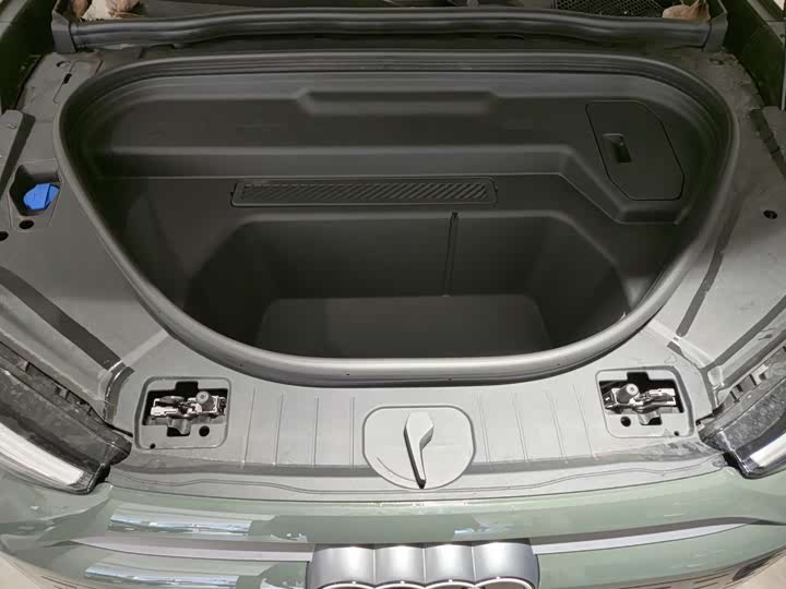 Audi Q6L e-tron 2026 2026款 首发领航版