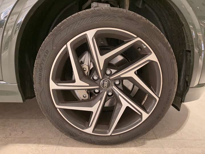 Audi Q6L e-tron 2026 2026款 首发领航版