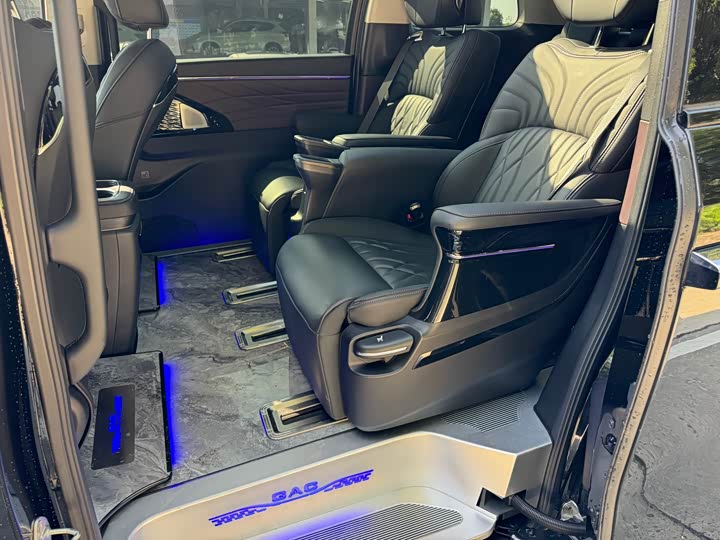 GAC Trumpchi M8 2024 2024款 大师系列 400T 至尊版