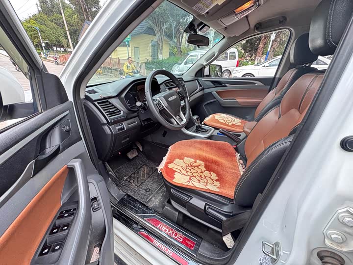 Maxus T70 2021 2021款 2.0T柴油自动四驱豪华版长箱高底盘