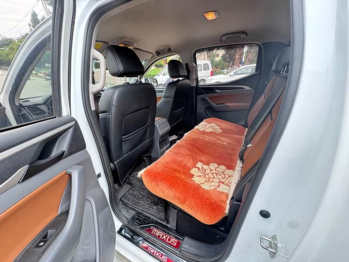 Maxus T70 2021 2021款 2.0T柴油自动四驱豪华版长箱高底盘