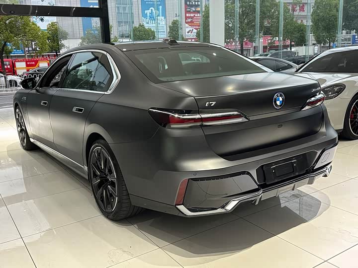 BMW i7 2023 2023款 eDrive50L 尊享M运动套装