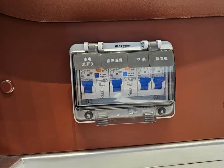 Ford Transit T8 2024 2024款 T8 2.3T柴油自动长轴高顶15座商旅版3/2/3/3/4后双胎