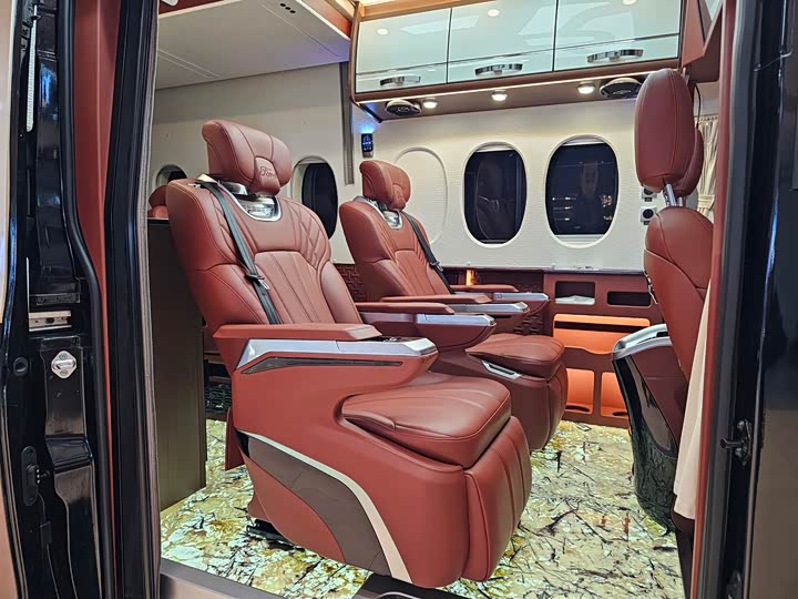 Ford Transit T8 2024 2024款 T8 2.3T柴油自动长轴高顶15座商旅版3/2/3/3/4后双胎