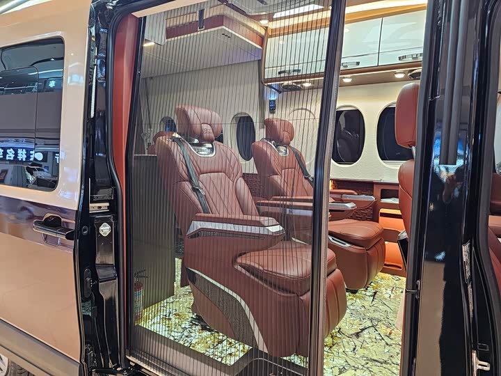 Ford Transit T8 2024 2024款 T8 2.3T柴油自动长轴高顶15座商旅版3/2/3/3/4后双胎