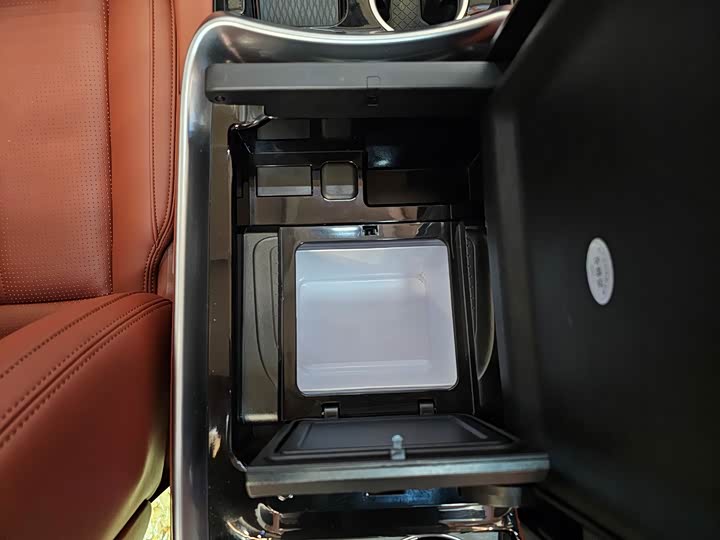 Ford Transit T8 2024 2024款 T8 2.3T柴油自动长轴高顶15座商旅版3/2/3/3/4后双胎