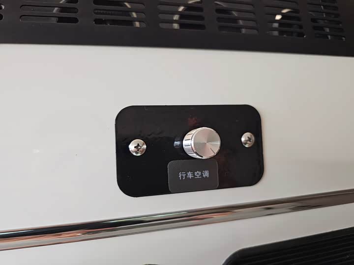 Ford Transit T8 2024 2024款 T8 2.3T柴油自动长轴高顶15座商旅版3/2/3/3/4后双胎