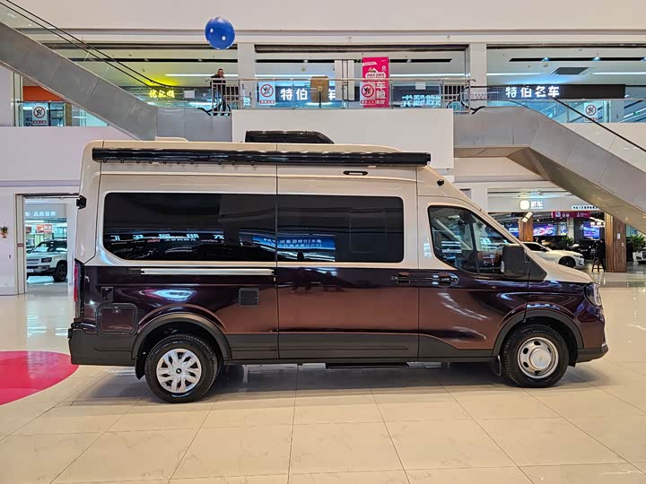 Ford Transit T8 2024 2024款 T8 2.3T柴油自动长轴高顶15座商旅版3/2/3/3/4后双胎